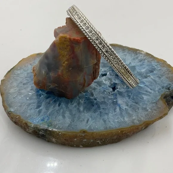 Elegant 7 1/2” Silver Magnetic Hinged Bangle Bracelet - Picture 6 of 6